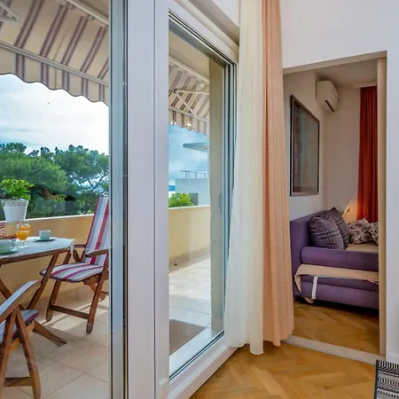Apartament Emi *